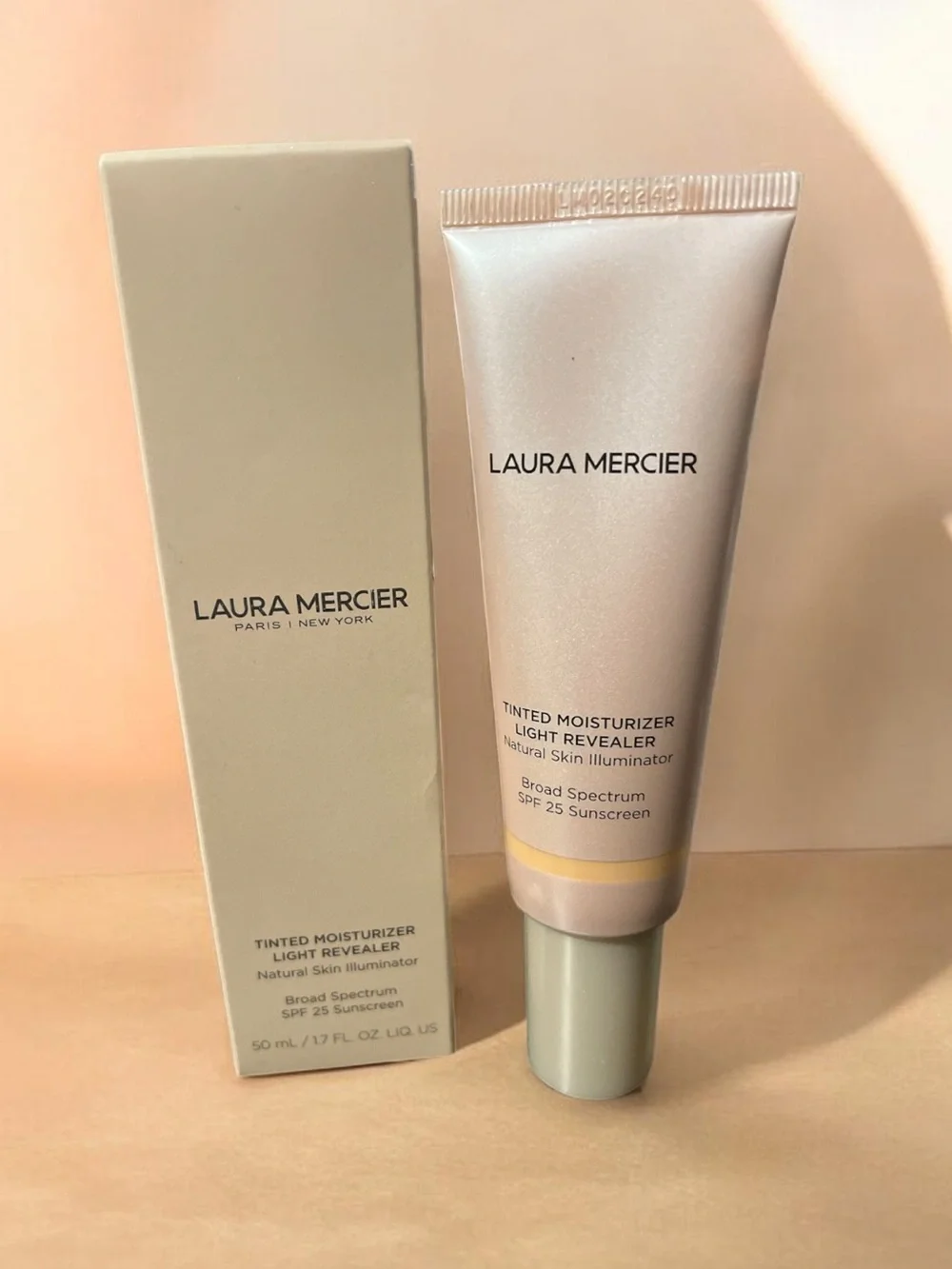 Laura Mercier Tinted Moisturizer shade 3W1 Bisque